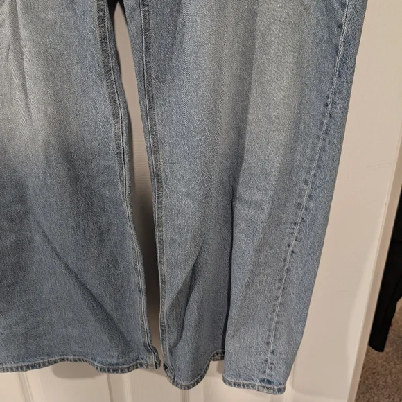 NWT Old Navy Light Wash Extra High-Waisted Sky-Hi Wide-Leg Jeans in Size 24 - Picture 7 of 15